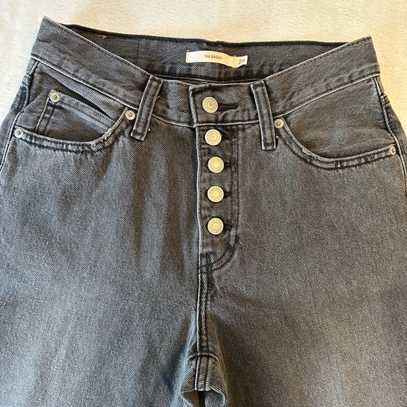 Women’s Levi’s Jeans - Picture 2 of 5